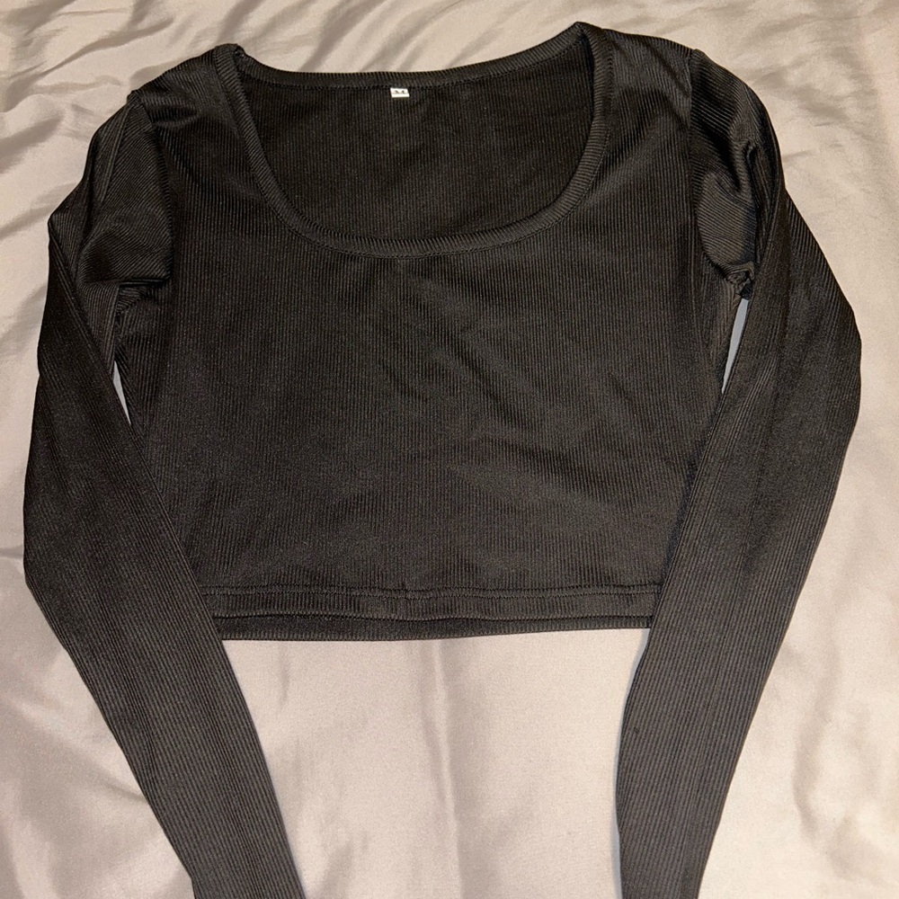 SHEIN women’s cropped long sleeve